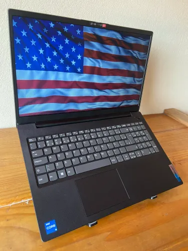 Notebook Lenovo i5 13ª Geração / UHD Graphics / 16GB RAM / 256GB SSD / Tela 15.6? FullHD
