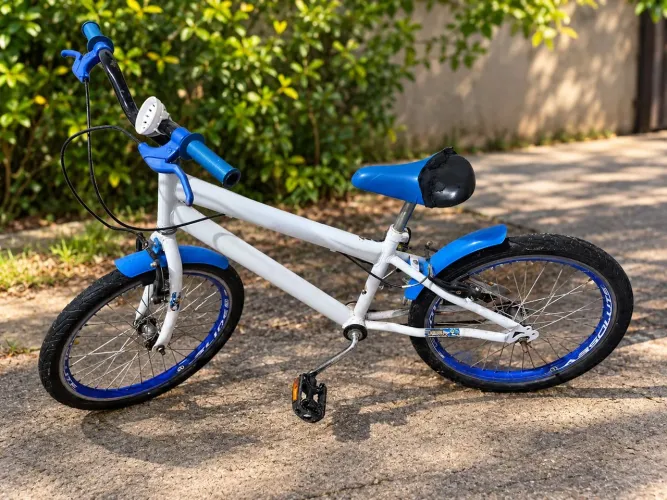 Vendo bicicleta infantil aro 20.