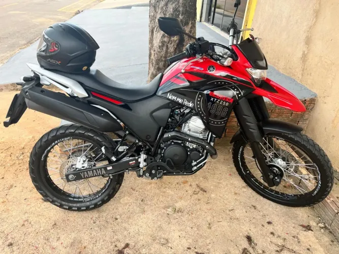 Vendo moto lander250