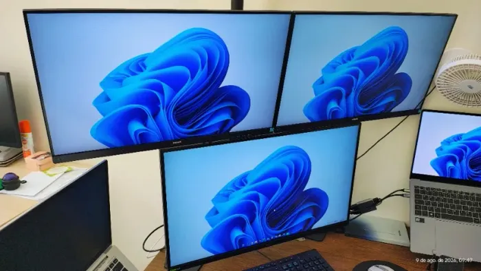 Setup Profissional: 3 Monitores (LG 27" 180Hz + 2 Philips 24") + Suporte de Mesa
