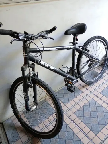 Bicicleta GT aro 26 com marchas