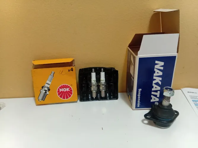 VENDO UM PIVO DO PALIO 98 DUAS VELAS NGK NOVAS