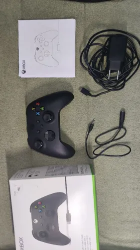 Controle Xbox Series X/S Original Preto + Cabo USB-C + Caixa