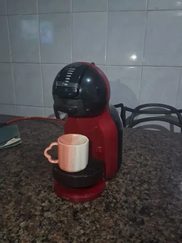Cafeteira Nescafé Dolce Gusto Vermelha