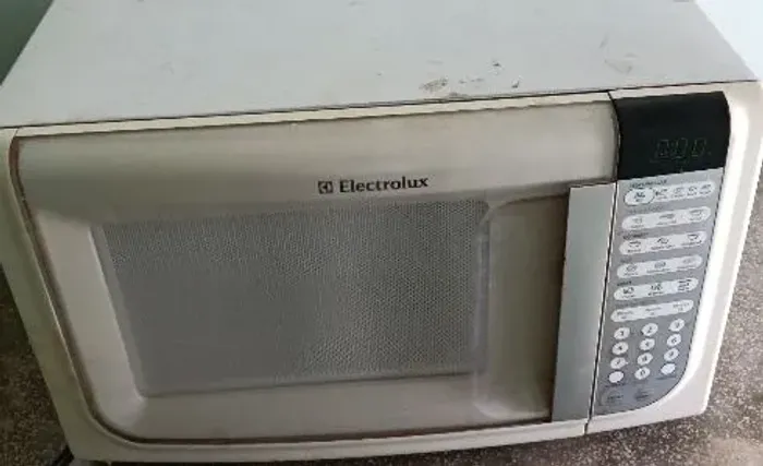 Microondas Eletrolux 30 litros usado