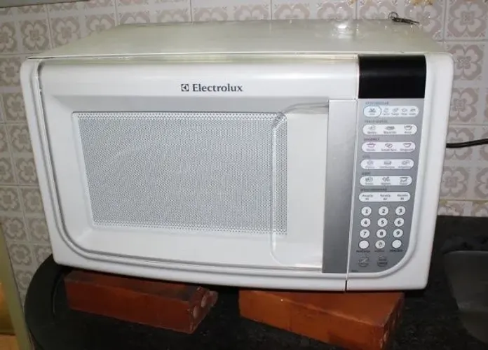 Microondas Eletrolux 30 litros 110v funcionando perfeitamente