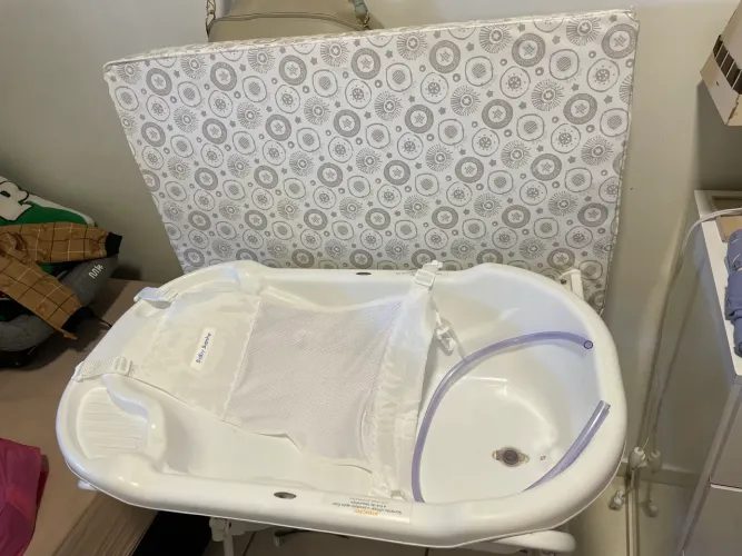 ? Banheira de Bebê com Suporte e Trocador 