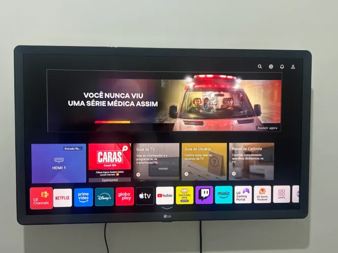 Smart TV 32" LG com controle remoto - pouco usada