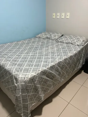 Vende-se cama box de casal