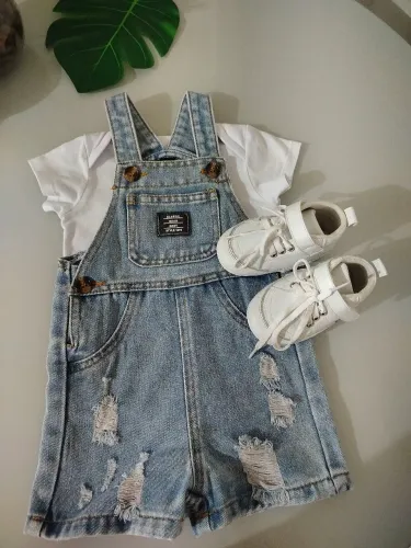 Jardineira bebê menino veste 6 meses  a 1 ano 