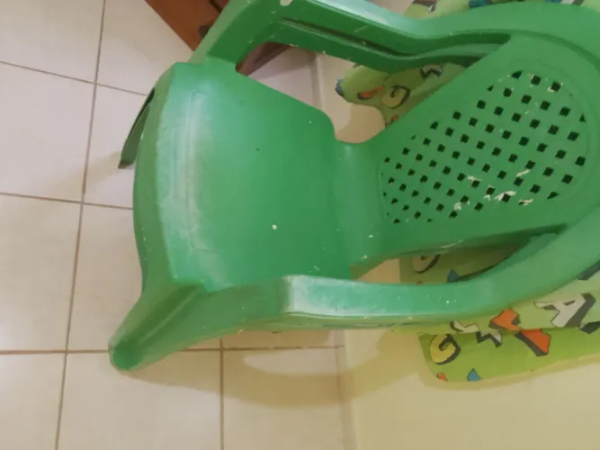 Cadeira de plástico 