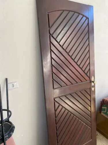 Porta em madeira . Com fechadura/Sem chave , porta em perfeito estado 