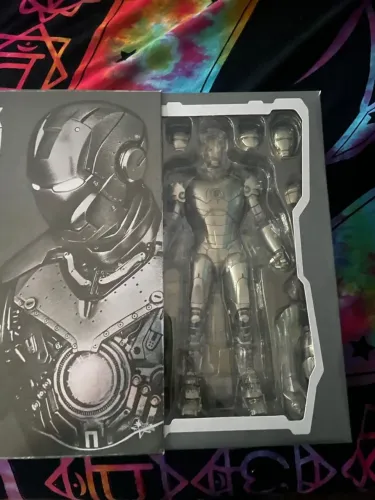 Action figure Hot toys homem de ferro.
