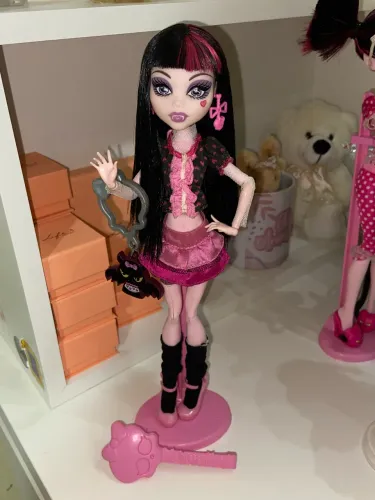 Draculaura passeio no shopping Monster High 