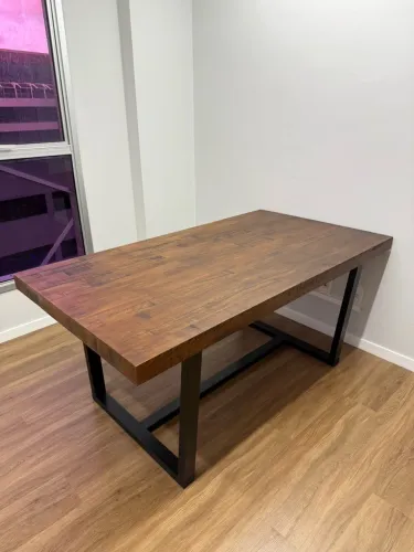 Mesa de madeira maciça - Tokstok