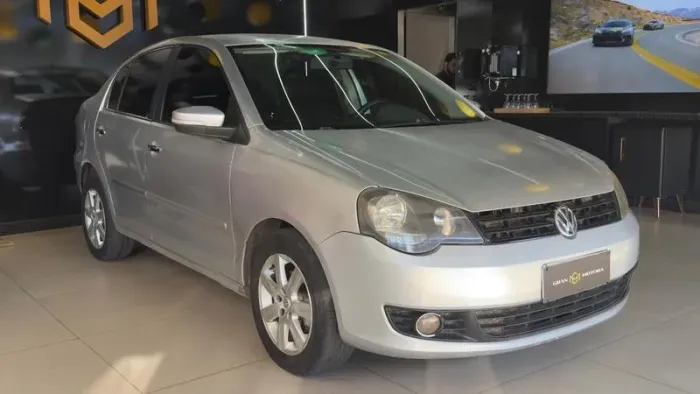 Volkswagen Polo Sedan 1.6 MI Total Flex 8V 4P 2013