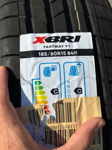 2 PNEUS 185/60/15 NOVOS XBRI