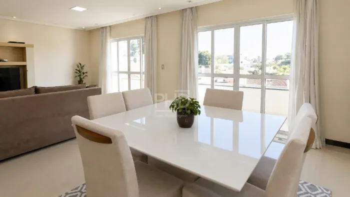 Casa Espaçosa 282m² com 3 Quartos, Varanda e 5 Vagas ao Lado da Chácara Silvestre