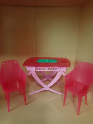 Barbie Dreamhouse Conjunto Mesa e Cadeiras