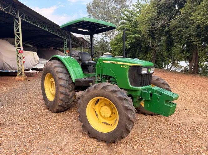 Trator jhon deere