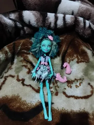 boneca honey swamp monster high