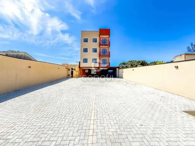 APARTAMENTO COM 2 QUARTOS, SACADA COM CHURRASQUEIRA E EXCELENTE LOCALIZAÇÃO CONFORTO E TR