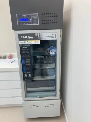 Refrigerador Indrel para vacinas