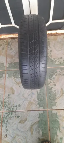 1 Pneu 175/70 Aro 14 Pirelli  R$ 150