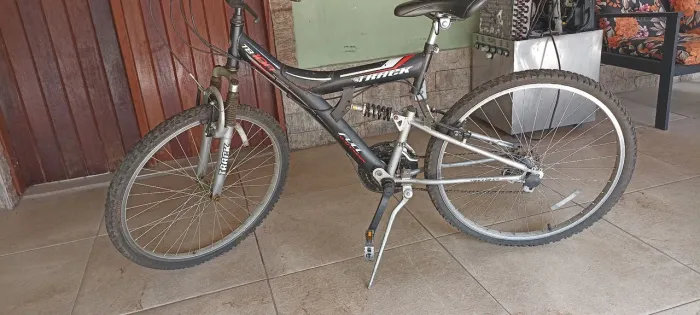 Vendo Bicicleta TB 100 Track full Suspension aro 26 preta