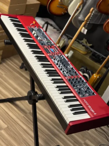 Teclado Nord stage 4 88 HA