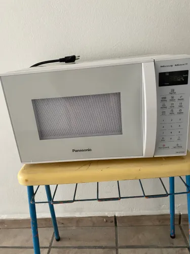 Microondas pequeno semi novo