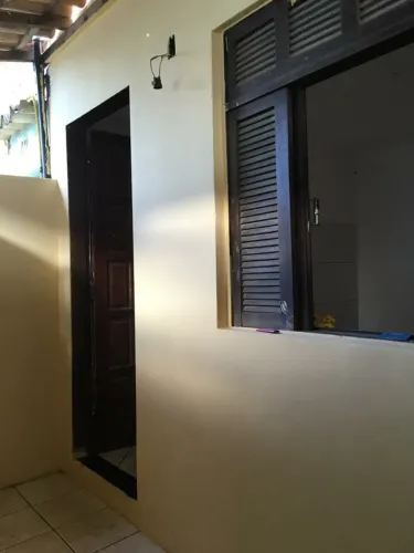 Aluga-se está casa mobiliada