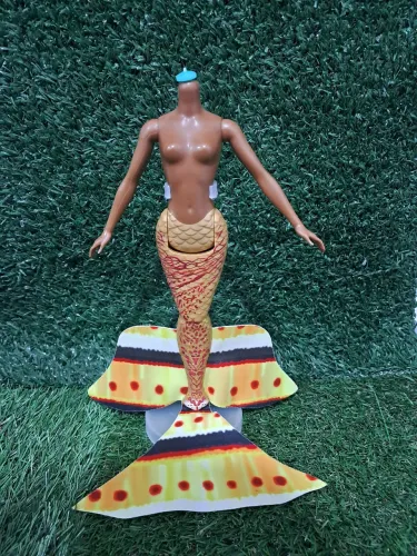 Corpo barbie irmã pequena sereia