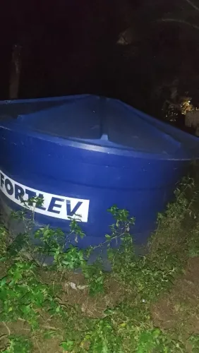 CAIXA D'ÁGUA DE 3MIL LITROS FORTLEV EM BOM ESTADO
