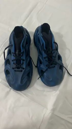Tênis Adidas Yeezy Foam Runner azul 38/39