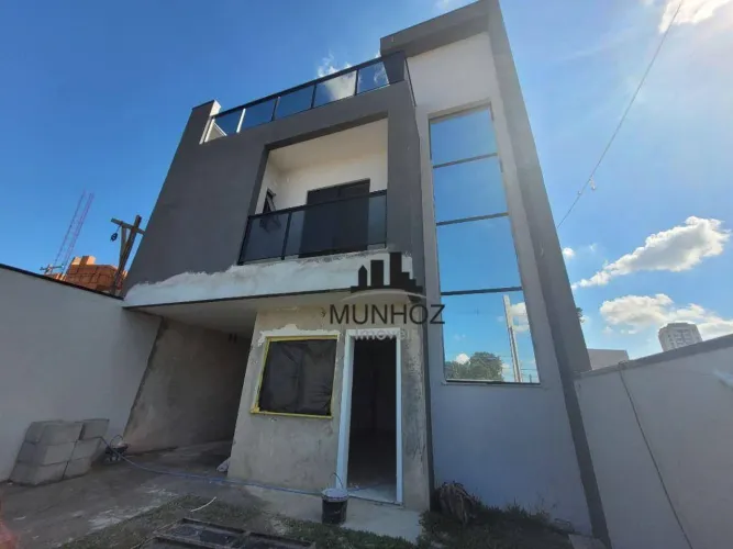 Sobrado com 3 dormitórios à venda, 116 m² por R$ 790.000,00 - Capão Raso - Curitiba/PR