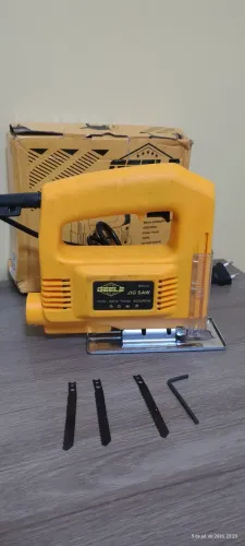 Serra tico tico marca geele 110 volts 700wats.