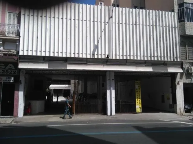 Terreno para venda no Centro do Rio de Janeiro-RJ: 300 vagas de garagem e 1.900m² de área!