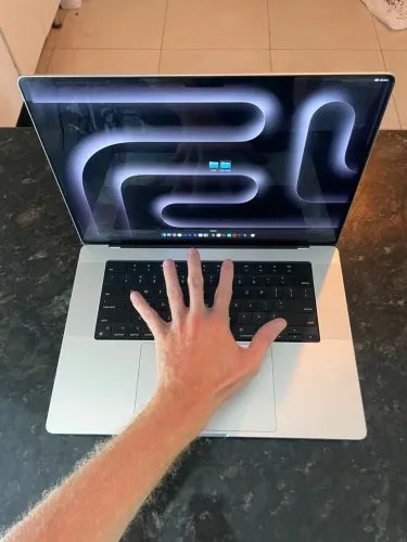 MacBook Pro 16? M1 Pro |16GB RAM | 512 SSD