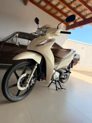 Biz nova única dona com Manual e chave reserva pouco rodada 