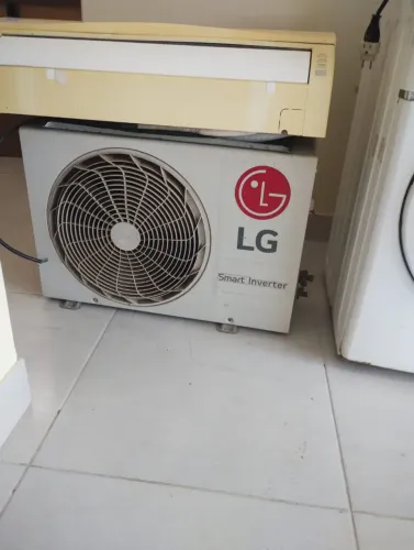 Ar condicionado LG smart INVERTER. Em bom estado. 4 anos de uso, mas não CONSECUTIVOS.
