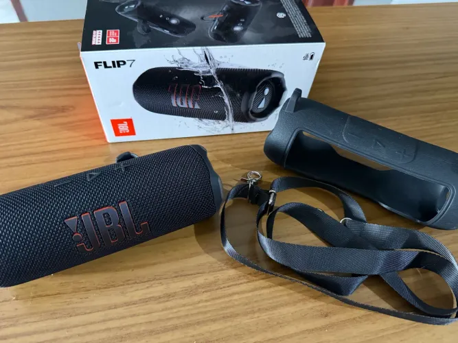 ? JBL FLIP 7 - IMPECÁVEL + CASE DE SILICONE COM ALÇA! ?