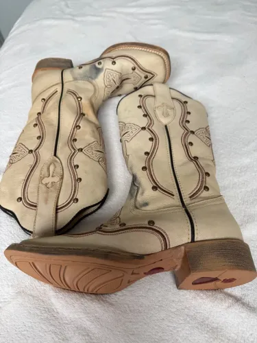 Bota em couro semi-nova para montaria