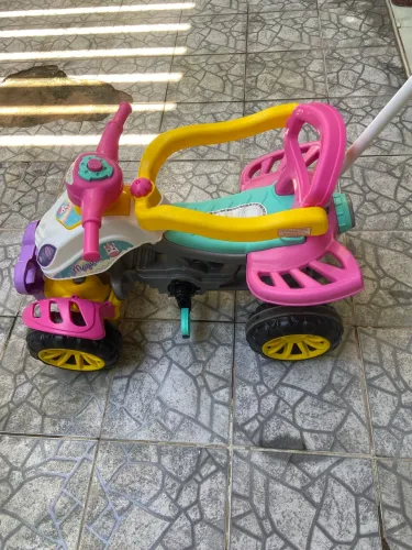 Quadriciclo infantil menina