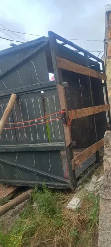 vende-se gaiola boiadeira roxi D20 comprei a caminhonete recentemente e tirei
