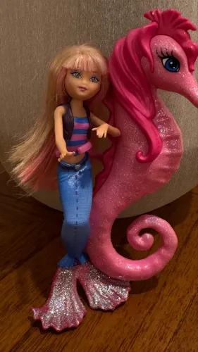 Mini Boneca Barbie Em Um Conto De Sereia E Cavalo Marinho Mattel 2009?.