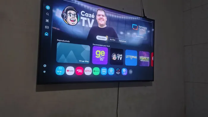 Vendo tv 50 polegadas 1 ano de bom uso tá nova único dono tenho nota fiscal foi