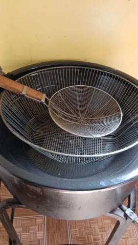 Fritadeira a gás, capacidade de 14 litros em ótimo estado