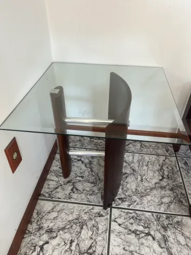 Mesa de centro em vidro