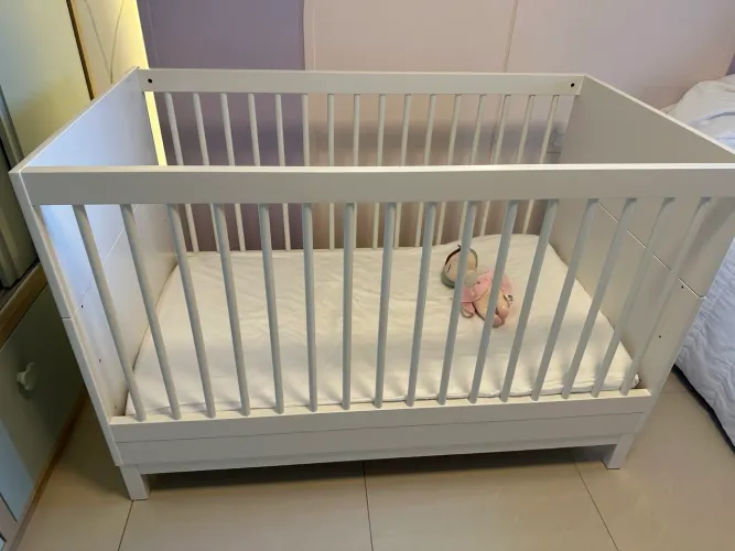 Berço americano quater que vira cama
